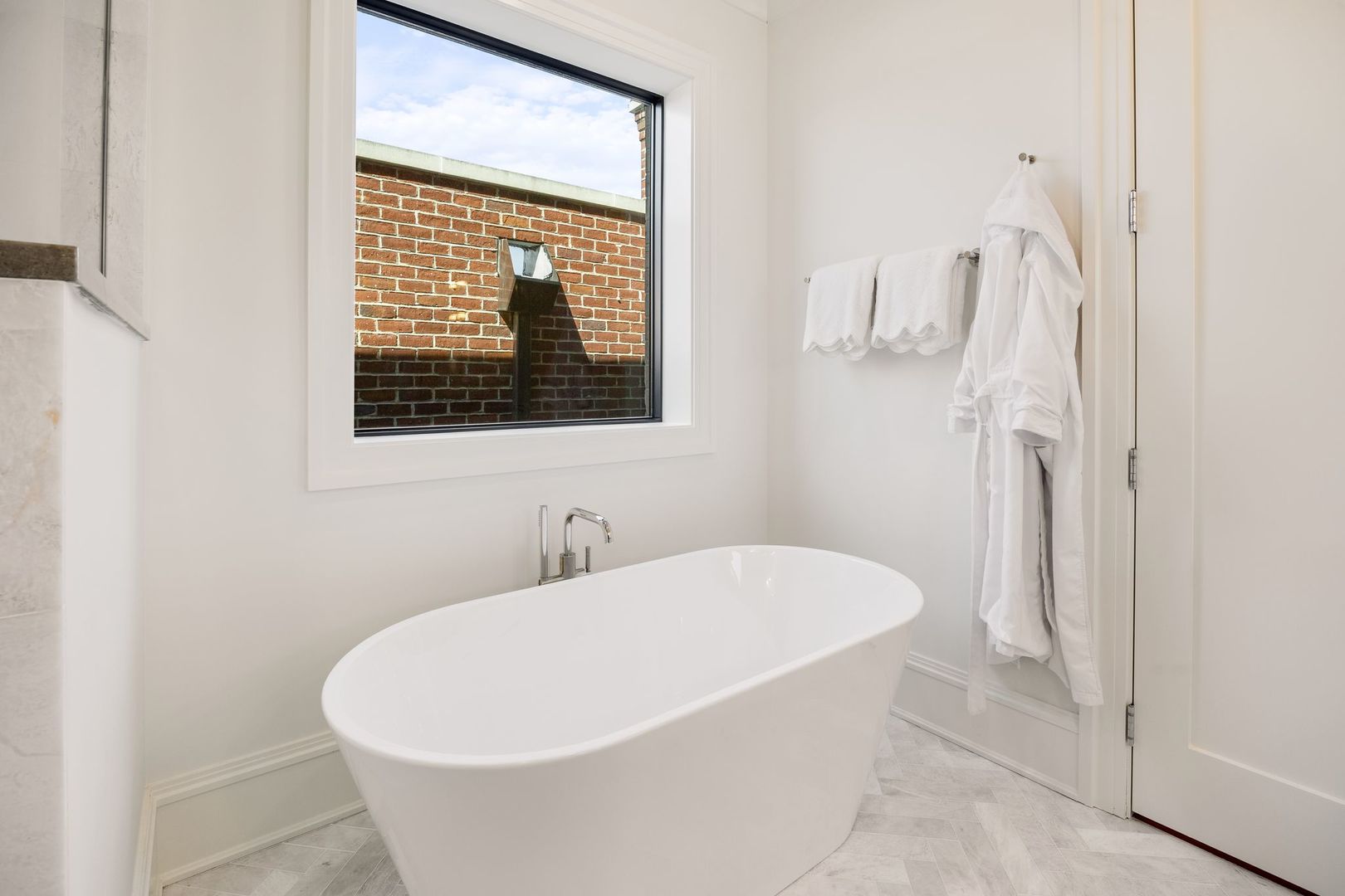 2034 North Mohawk Street, Unit 3 Chicago, IL 60614 - Photo 28 of 46 a white bath tub sitting next to a white sink