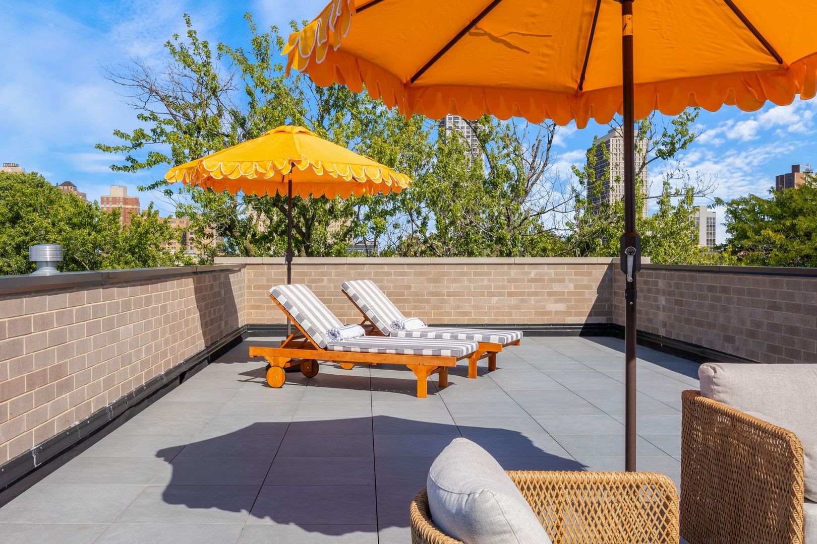 2034 North Mohawk Street, Unit 3 Chicago, IL 60614 - Photo 44 of 46 a backyard of a house with table and chairs