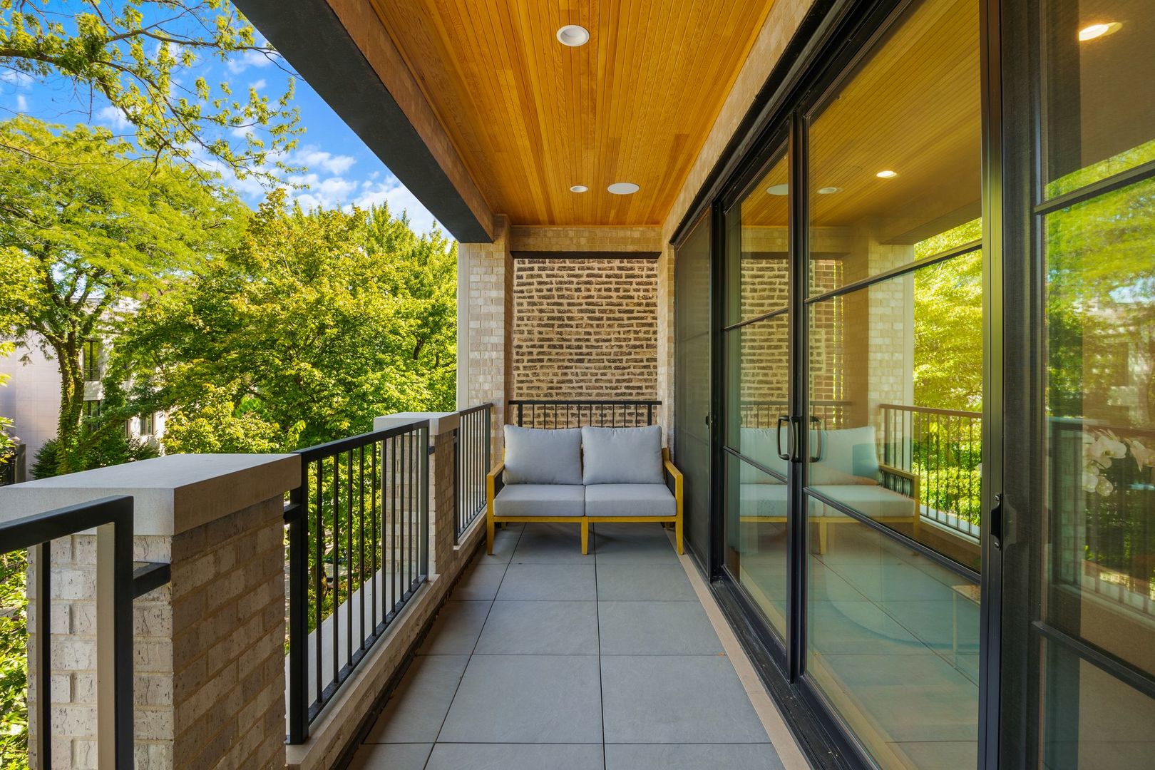 2034 North Mohawk Street, Unit 3 Chicago, IL 60614 - Photo 9 of 46 a view of a balcony