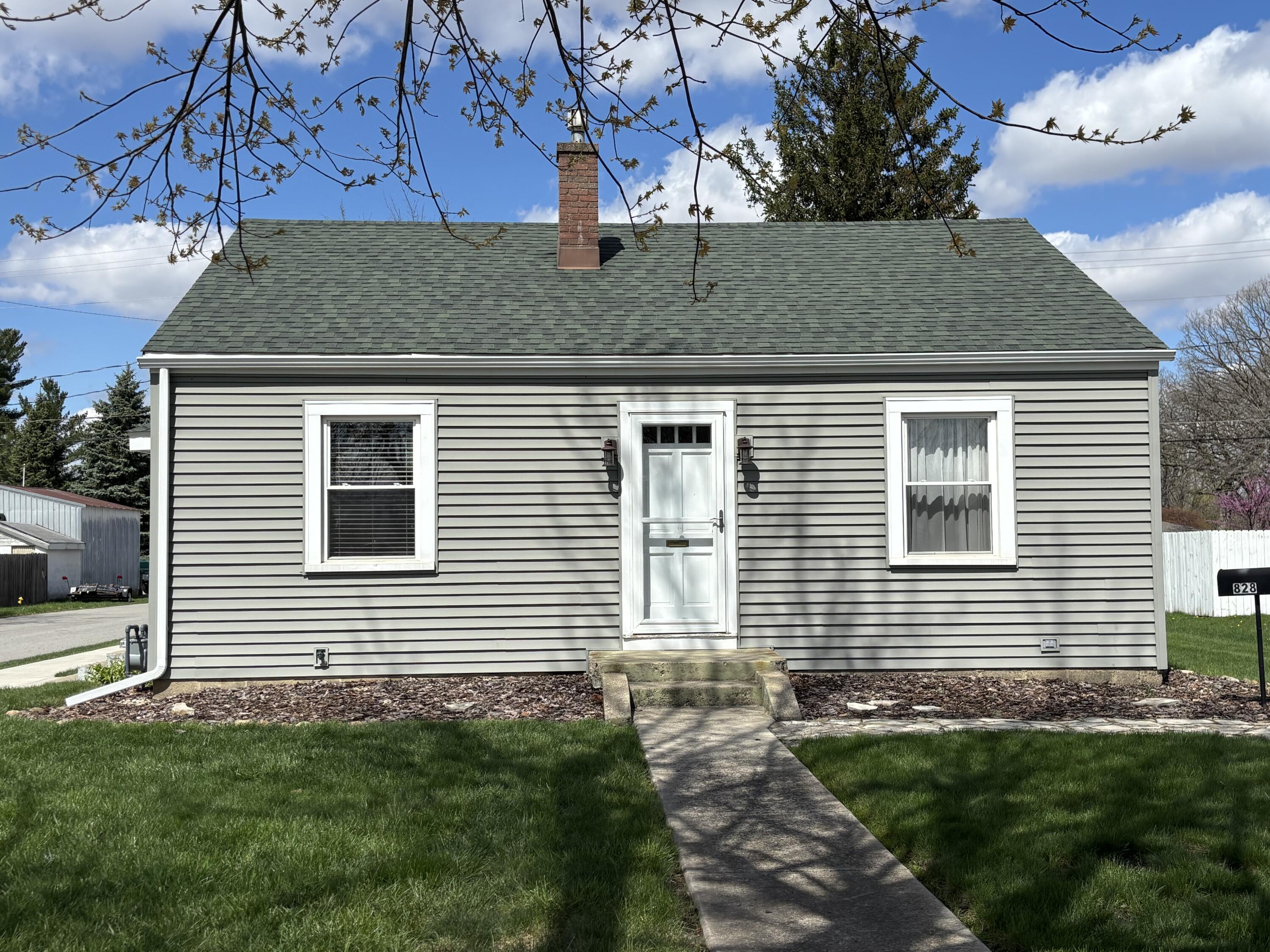 828 West Grove Street Rensselaer, IN 47978 - Photo 2 of 23 3000x2250