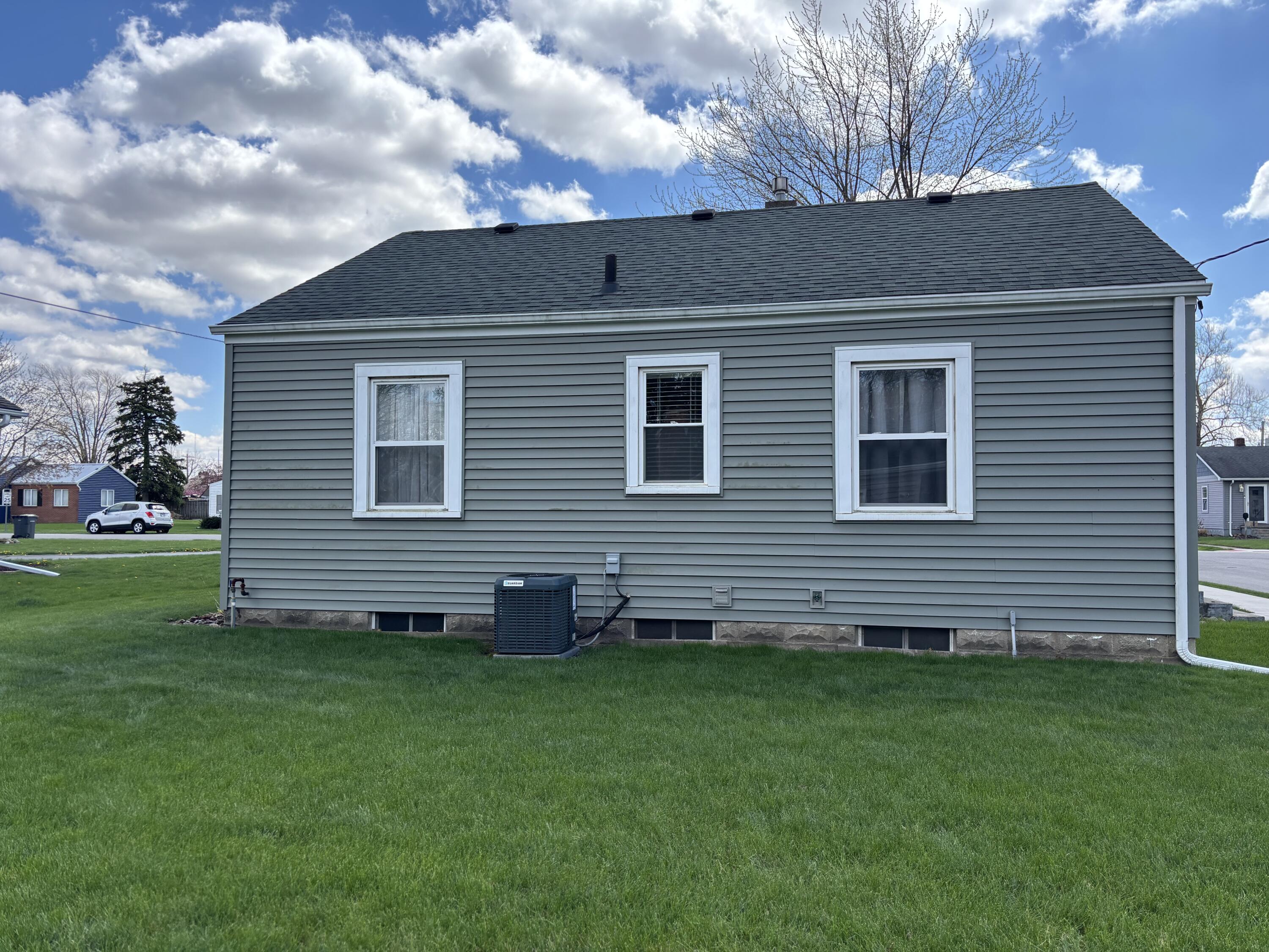 828 West Grove Street Rensselaer, IN 47978 - Photo 4 of 23 3000x2250