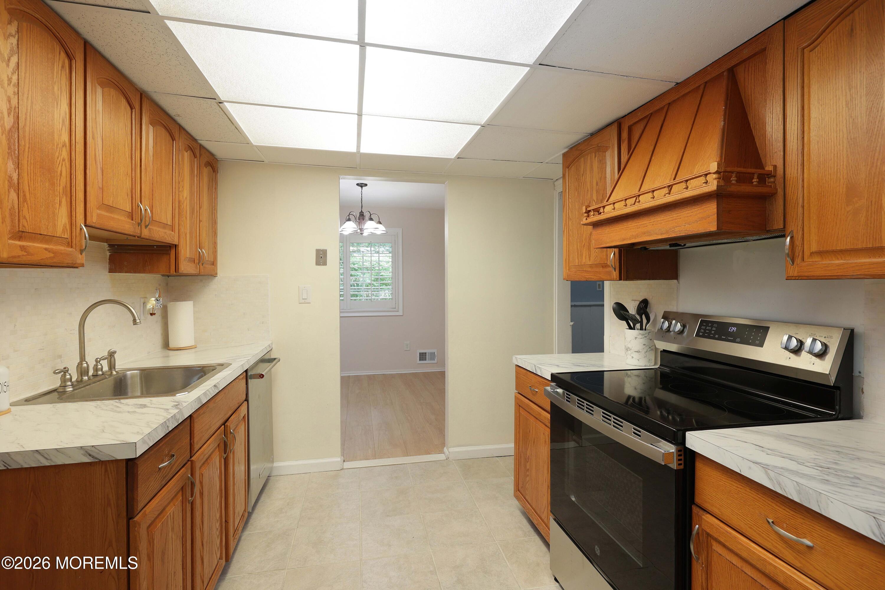 7 Wren Way Howell, NJ 07731 - Photo 3 of 30 758A1617