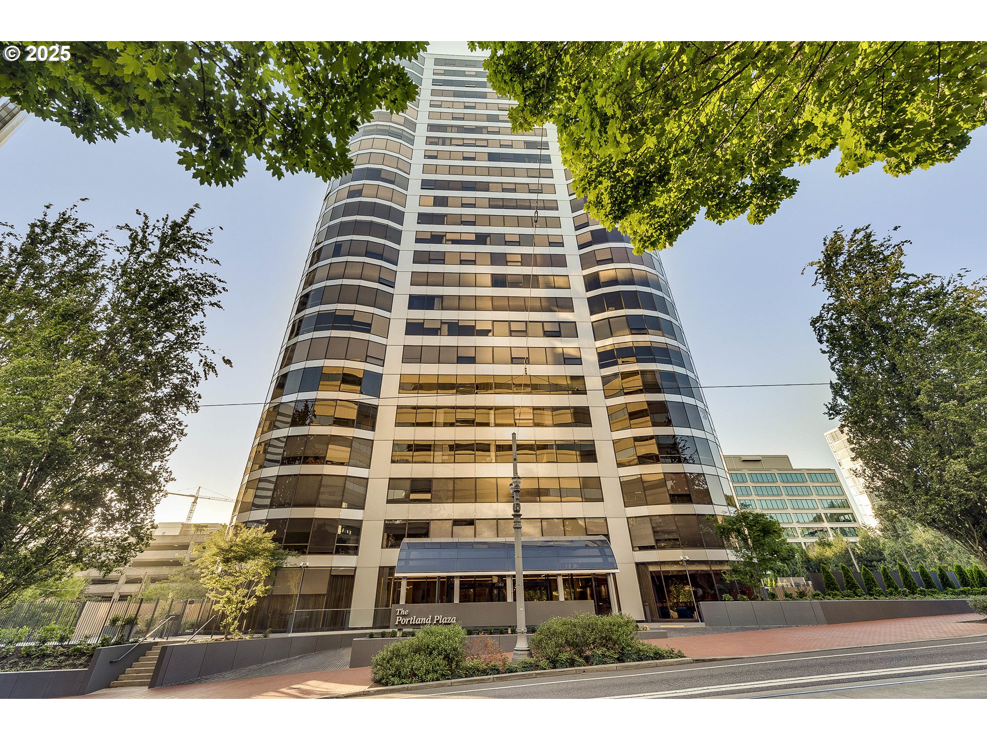 1500 Southwest 5th Avenue, Unit 906 Portland, OR 97201 - Photo 3 of 43 a front view of a building