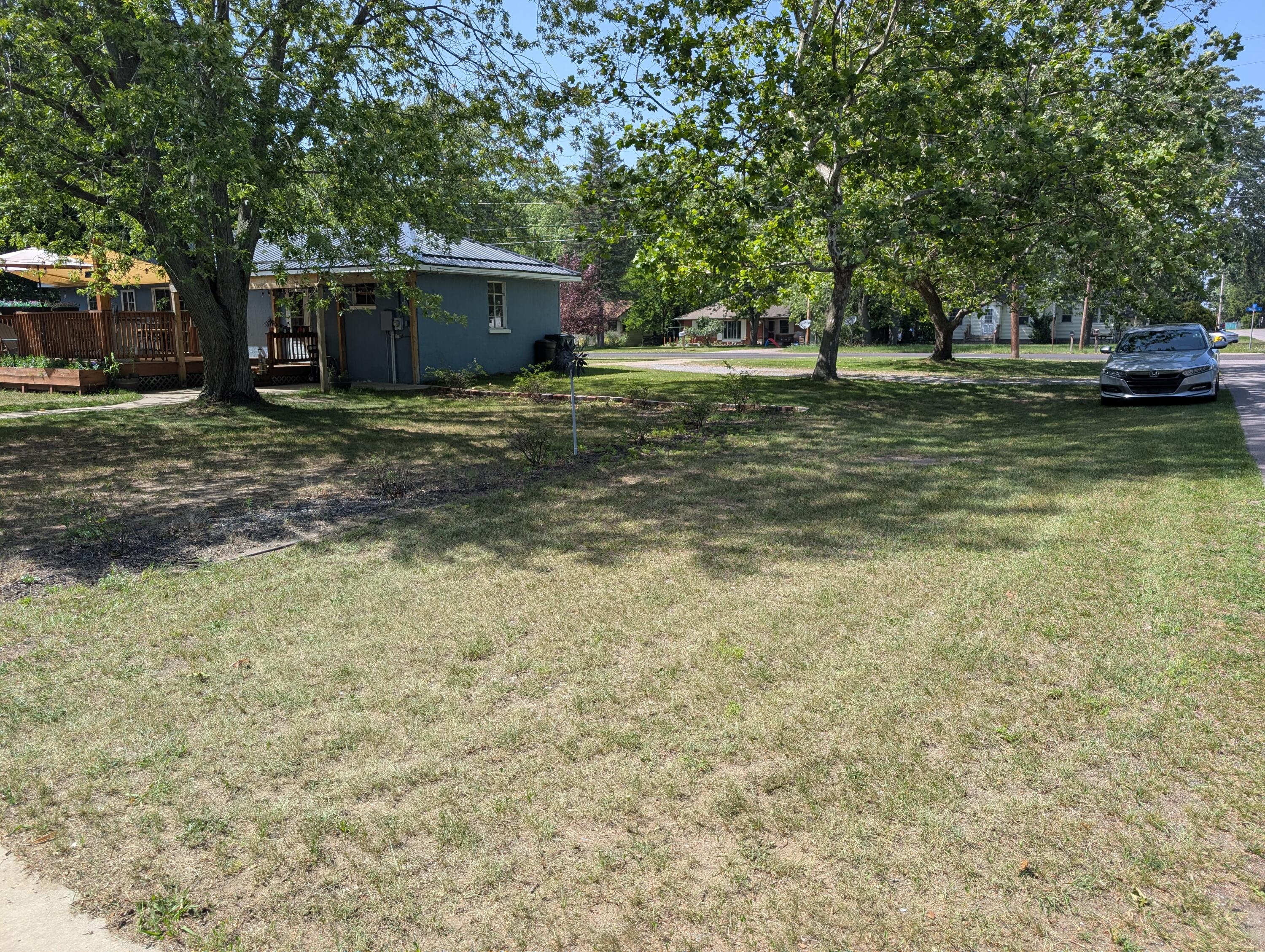 271 Randall Road Muskegon, MI 49441 - Photo 17 of 48 Randall - side yard