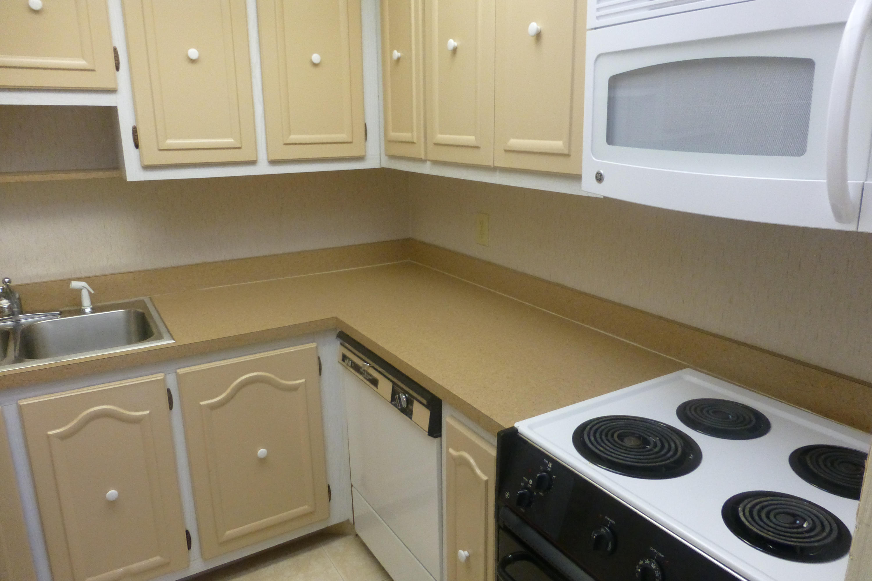 22785 Southwest 66th Avenue, Unit 208 Boca Raton, FL 33428 - Photo 5 of 15 Kitchen