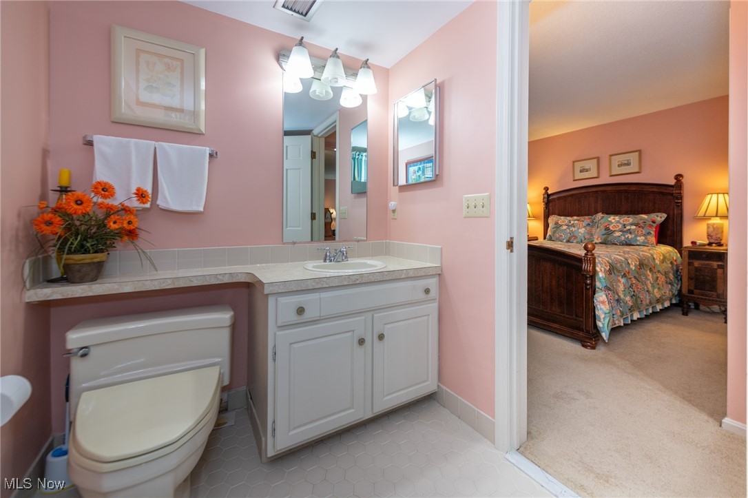 2365 Covington Road, Unit 221 Akron, OH 44313 - Photo 27 of 50 En suite bath with combination tub and shower