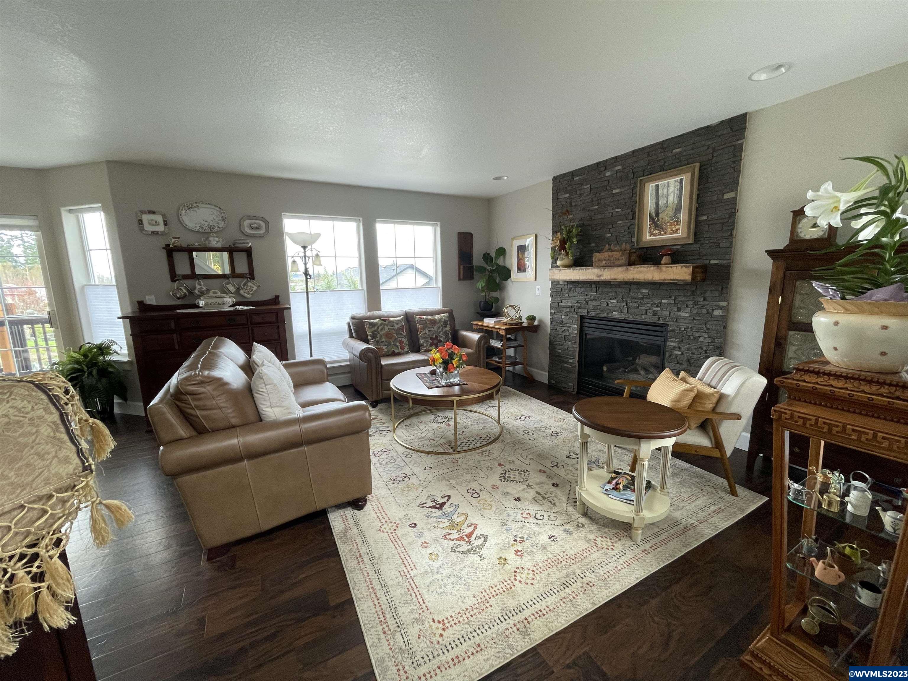38 Sweden Loop Silverton, OR 97381 - Photo 4 of 12