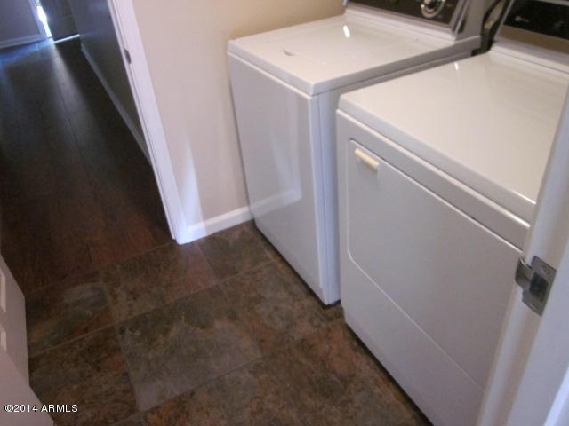 1920 East Bell Road, Unit 1037 Phoenix, AZ 85022 - Photo 1 of 24 LAUNDRY