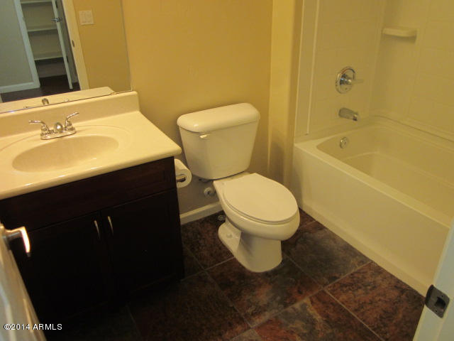 1920 East Bell Road, Unit 1037 Phoenix, AZ 85022 - Photo 12 of 24 HALL BATHROOM