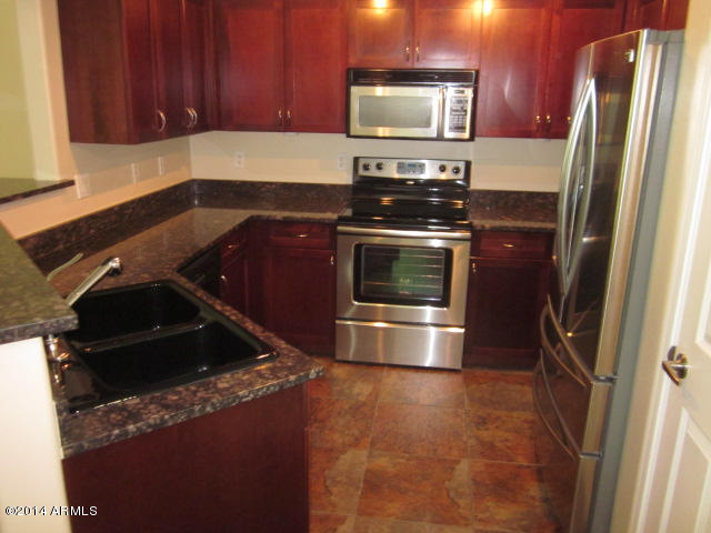 1920 East Bell Road, Unit 1037 Phoenix, AZ 85022 - Photo 10 of 24 KITCHEN