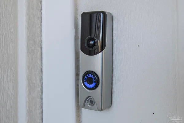 a view of empty room with window