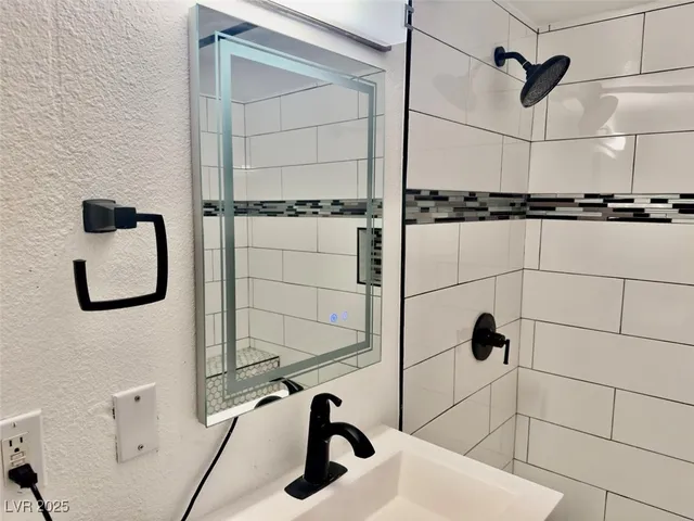 $1,350 | 4030 East Carey Avenue, Unit 2, Las Vegas, NV 89115