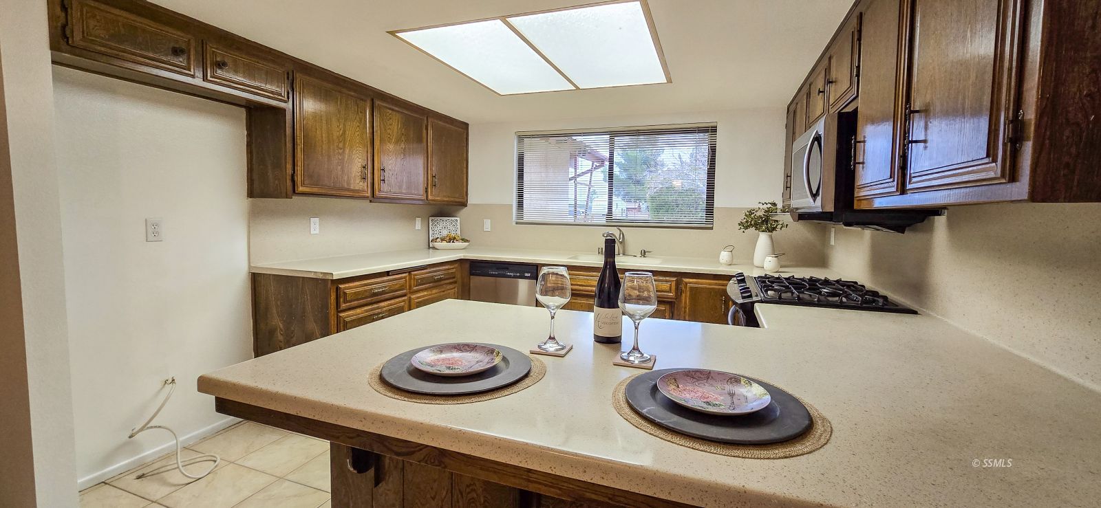 441 Cheyenne Circle Ridgecrest, CA 93555 - Photo 12 of 34 a kitchen with a table chairs and stove