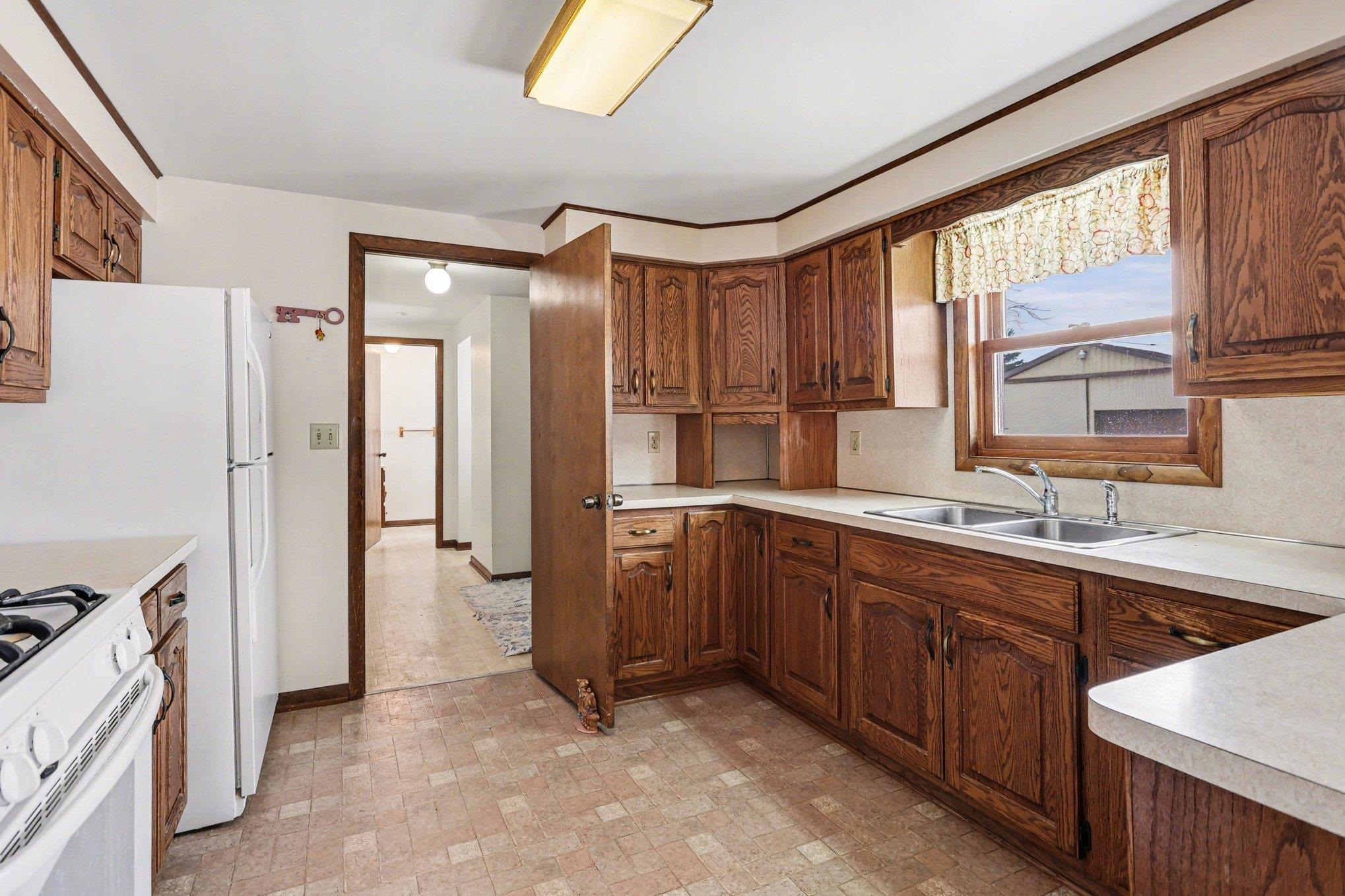 780 South Mackinaw Road Kawkawlin, MI 48631 - Photo 4 of 28
