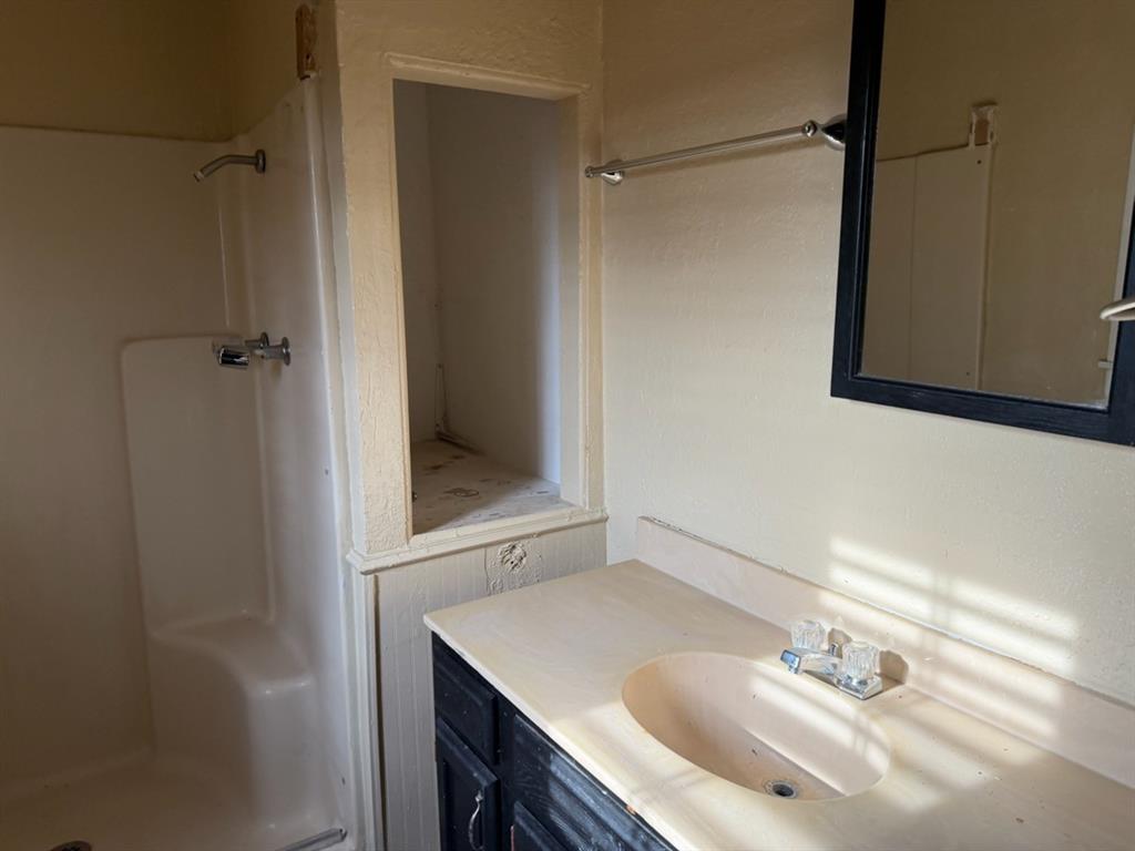 4050 Old Anson Road Abilene, TX 79601 - Photo 30 of 40 a bathroom with a sink and a mirror