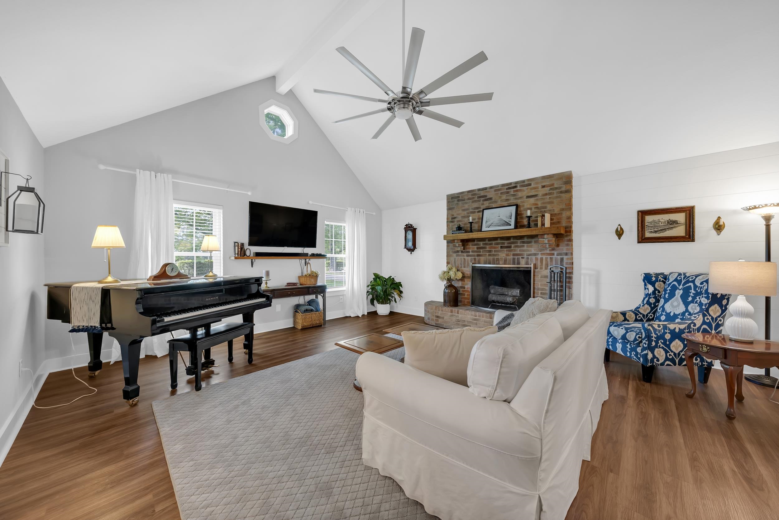 19090 Gunnison Road Fairhope, AL 36532 - Photo 7 of 42 Living Room