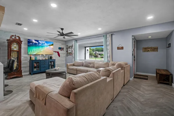 $699,000 | 5221 Southwest 89th Avenue, Cooper City, FL 33328