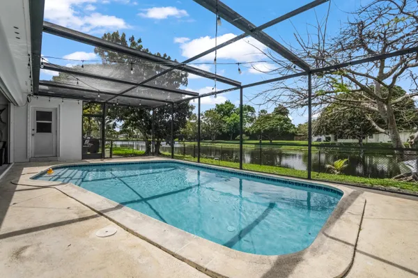 $699,000 | 5221 Southwest 89th Avenue, Cooper City, FL 33328
