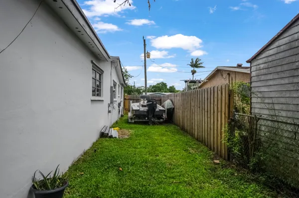 $699,000 | 5221 Southwest 89th Avenue, Cooper City, FL 33328