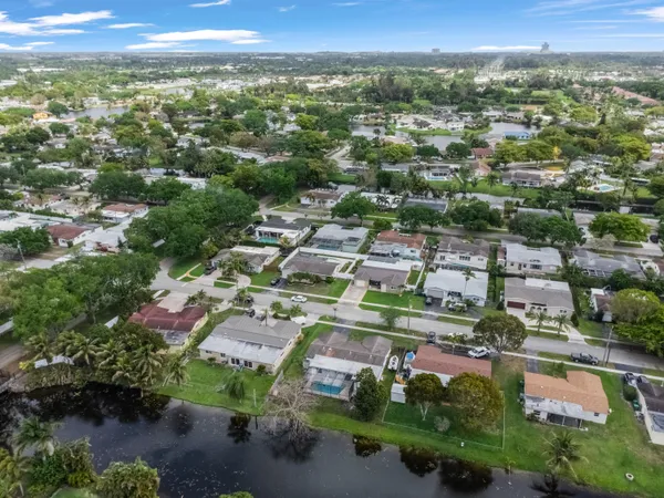 $699,000 | 5221 Southwest 89th Avenue, Cooper City, FL 33328