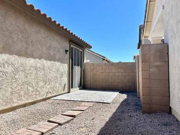 $1,795 | 152 North 56th Place, Mesa, AZ 85205