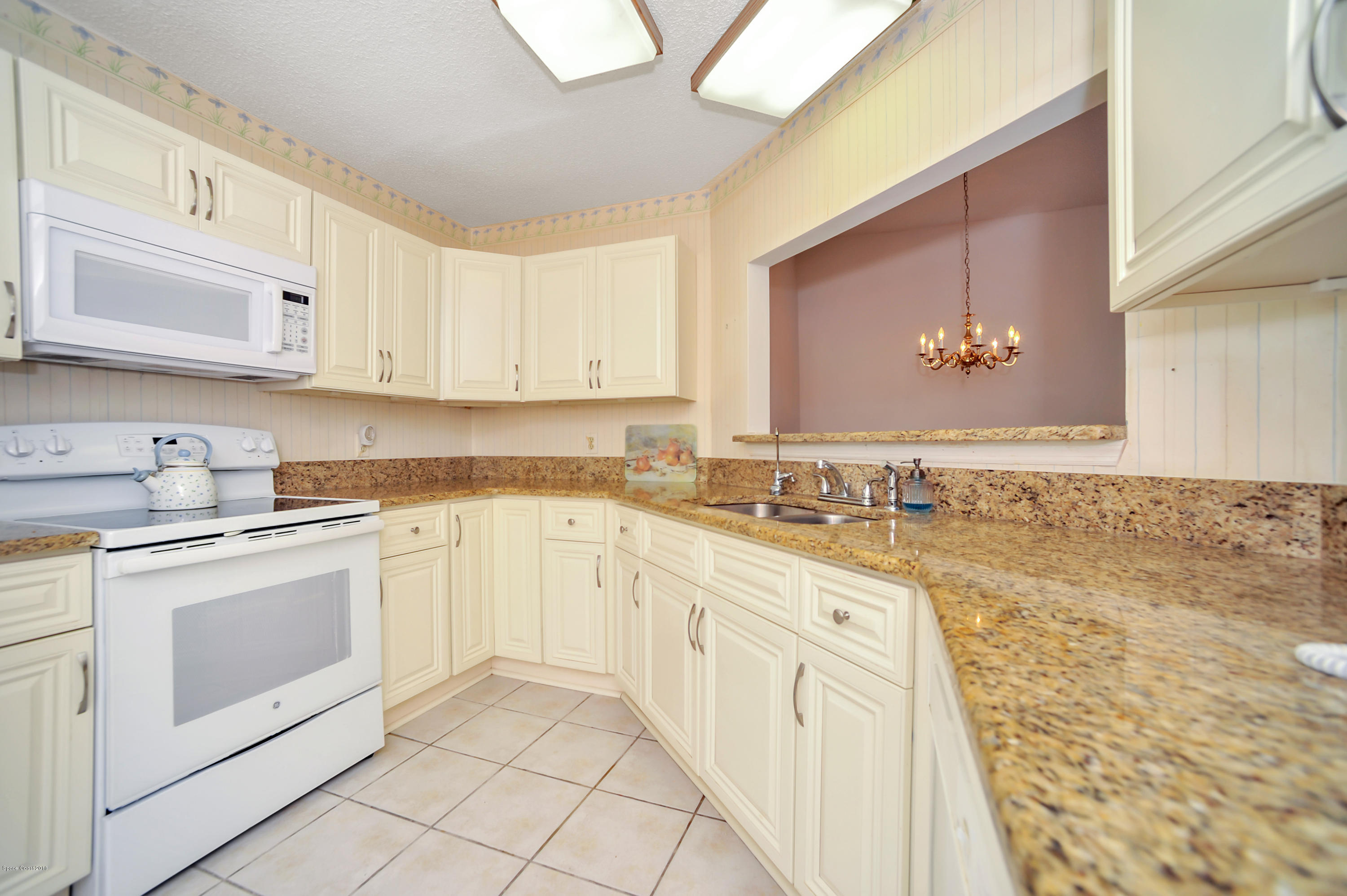 757 Spring Valley Drive Melbourne, FL 32940 - Photo 9 of 28 REW_9389