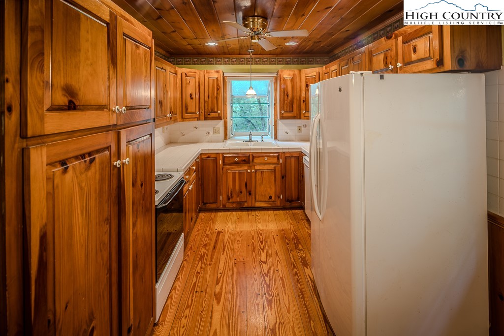 478 Laurel Hills Road Newland, NC 28657 - Photo 32 of 50