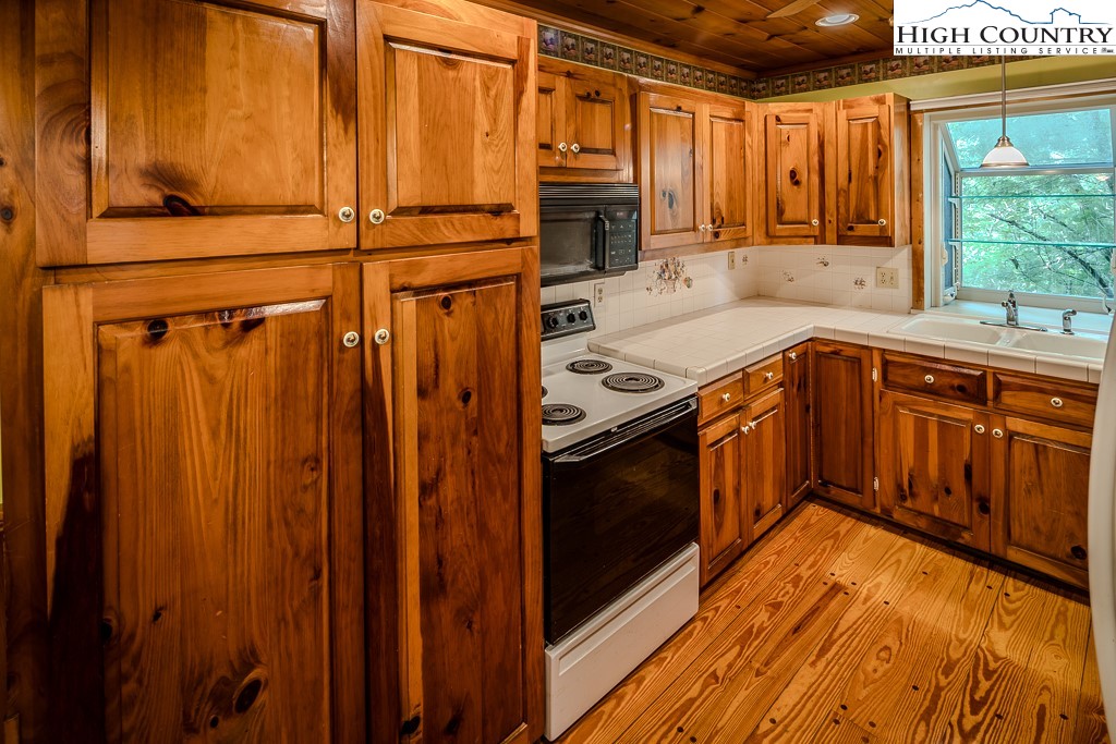 478 Laurel Hills Road Newland, NC 28657 - Photo 33 of 50