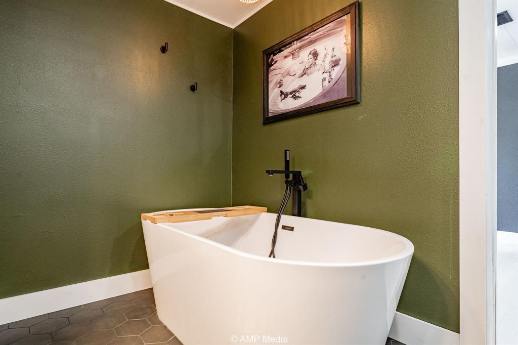 1002 Maple Street Stamford, TX 79553 - Photo 23 of 40 a white bath tub sitting in a bathroom