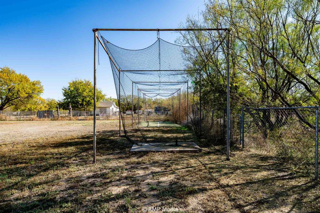 1002 Maple Street Stamford, TX 79553 - Photo 38 of 40 a view of a back yard
