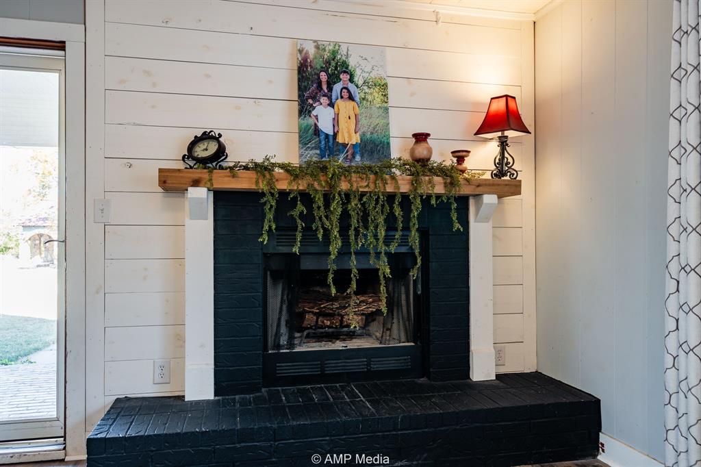 1002 Maple Street Stamford, TX 79553 - Photo 5 of 40 a view of a entryway of the house