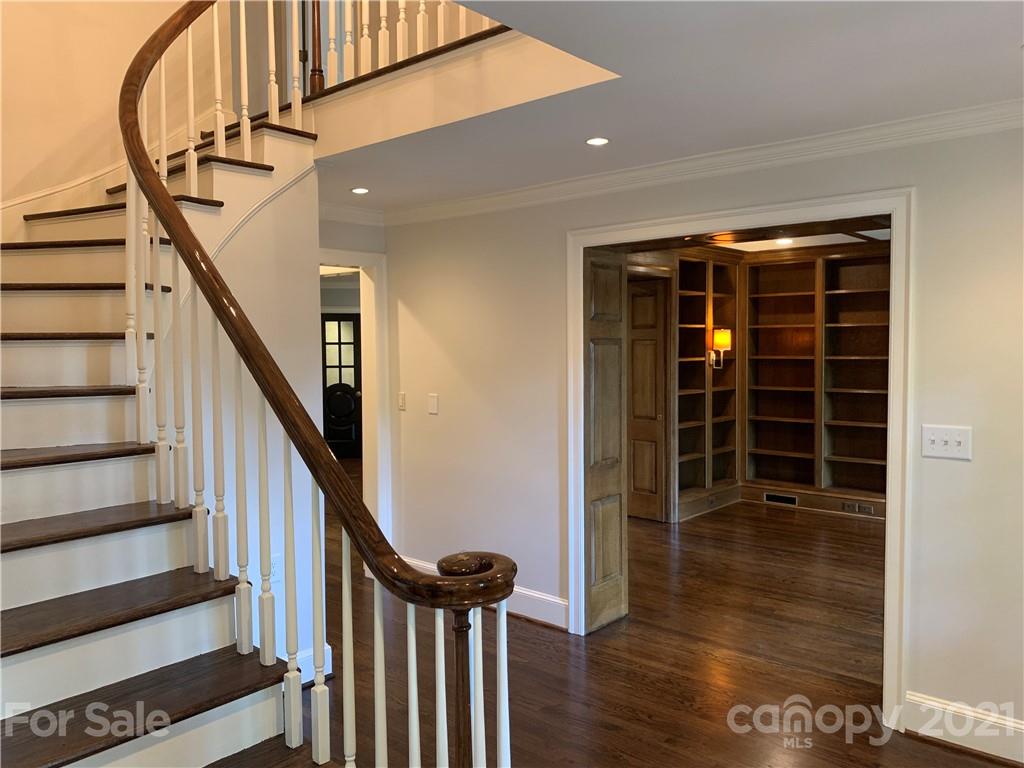 409 Cherokee Road Charlotte, NC 28207 - Photo 2 of 11 Gallery Image 2