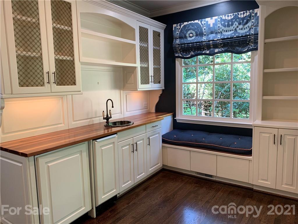 409 Cherokee Road Charlotte, NC 28207 - Photo 6 of 11 Gallery Image 6