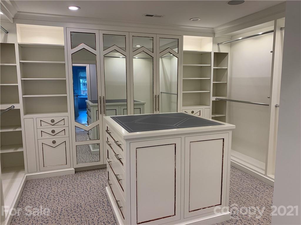 409 Cherokee Road Charlotte, NC 28207 - Photo 9 of 11 Gallery Image 9