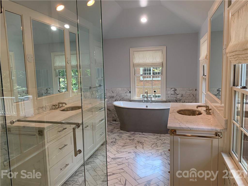409 Cherokee Road Charlotte, NC 28207 - Photo 10 of 11 Gallery Image 10