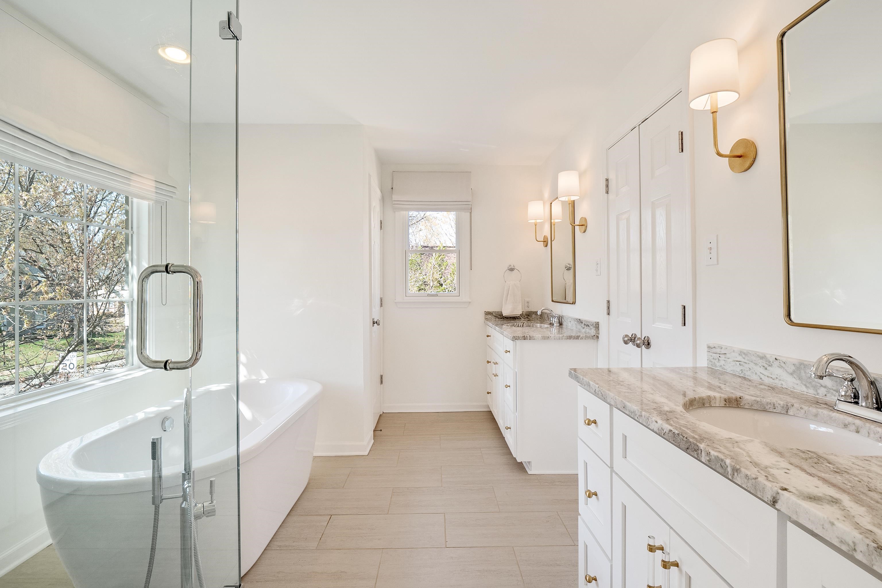 1870 Lonhill Drive Collierville, TN 38017 - Photo 20 of 34 a bathroom with a double vanity sink a mirror and a bathtub