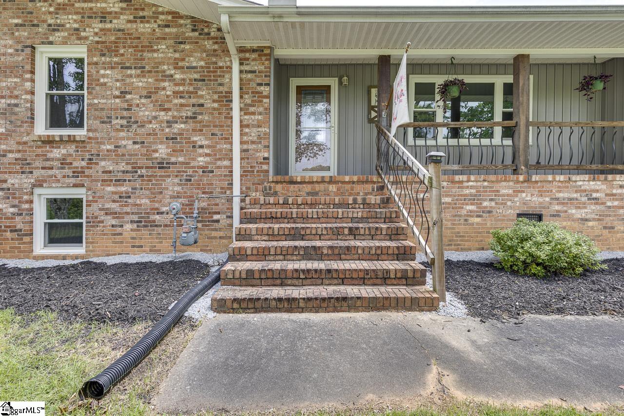 329 Wash Lesley Road Pickens, SC 29671 - Photo 5 of 46 Gallery Image 5