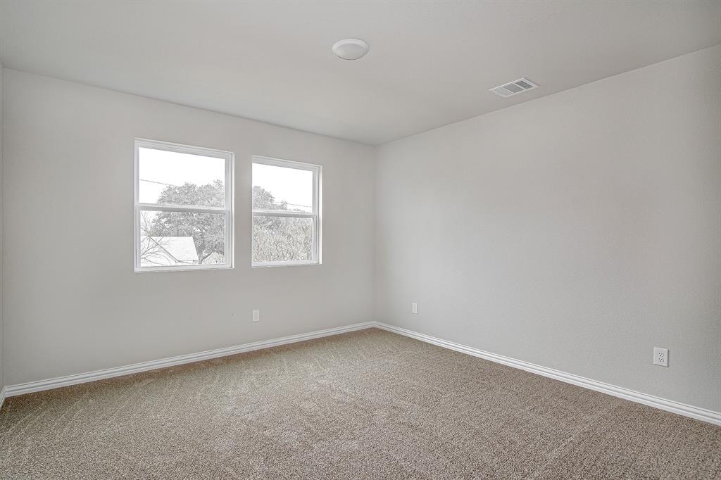 320 West Gambrell Street Fort Worth, TX 76115 - Photo 18 of 40 an empty room with a window