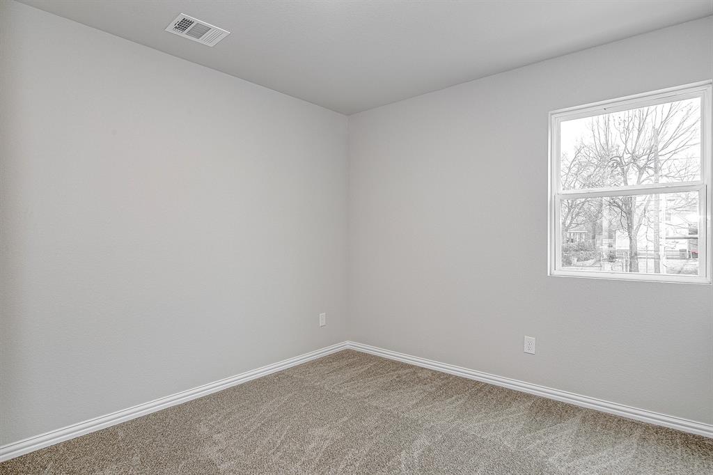 320 West Gambrell Street Fort Worth, TX 76115 - Photo 25 of 40 an empty room with a window