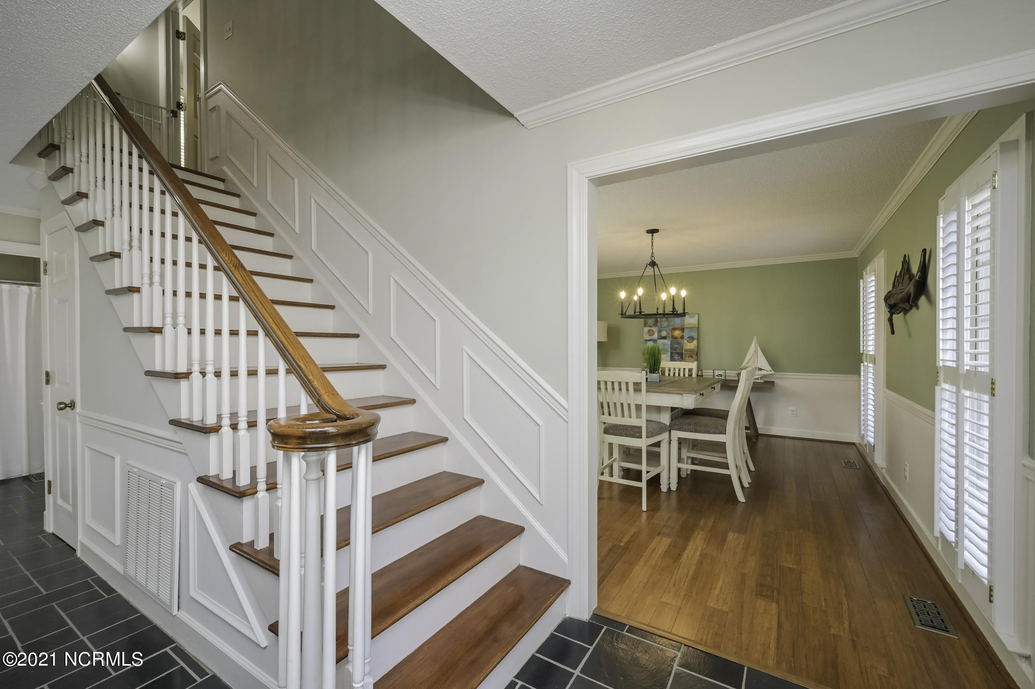 500 Alderson Road Washington, NC 27889 - Photo 4 of 52 Foyer View 2