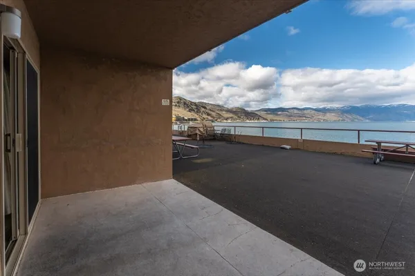 $359,000 | 322 West Woodin Avenue, Unit 514, Chelan, WA 98816