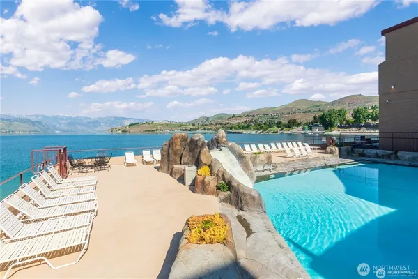 $359,000 | 322 West Woodin Avenue, Unit 514, Chelan, WA 98816