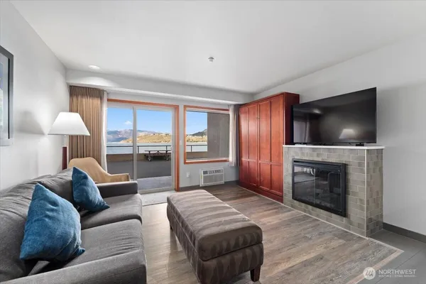 $359,000 | 322 West Woodin Avenue, Unit 514, Chelan, WA 98816