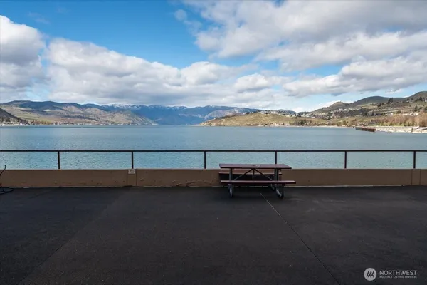 $359,000 | 322 West Woodin Avenue, Unit 514, Chelan, WA 98816