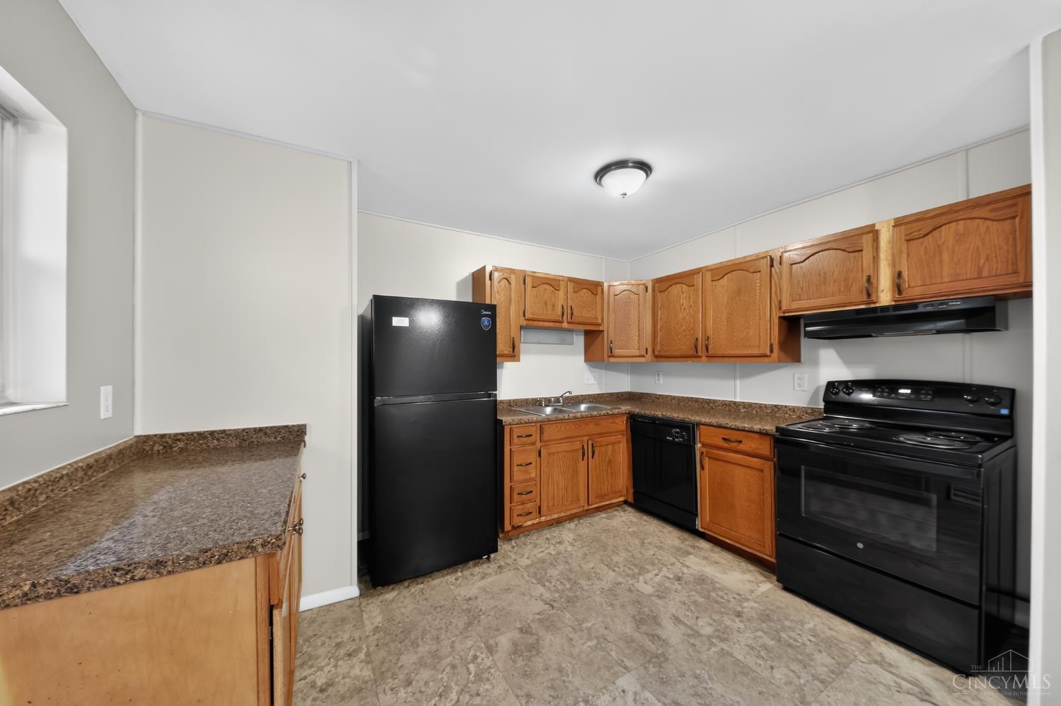 9192 Pippin Road Cincinnati, OH 45231 - Photo 8 of 30