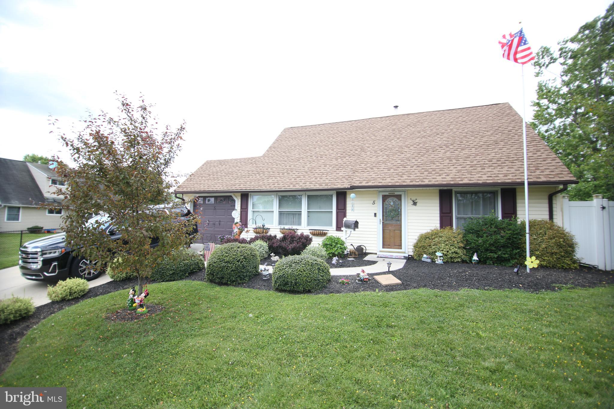 5 Circle Road Levittown, PA 19057 - Photo 1 of 27