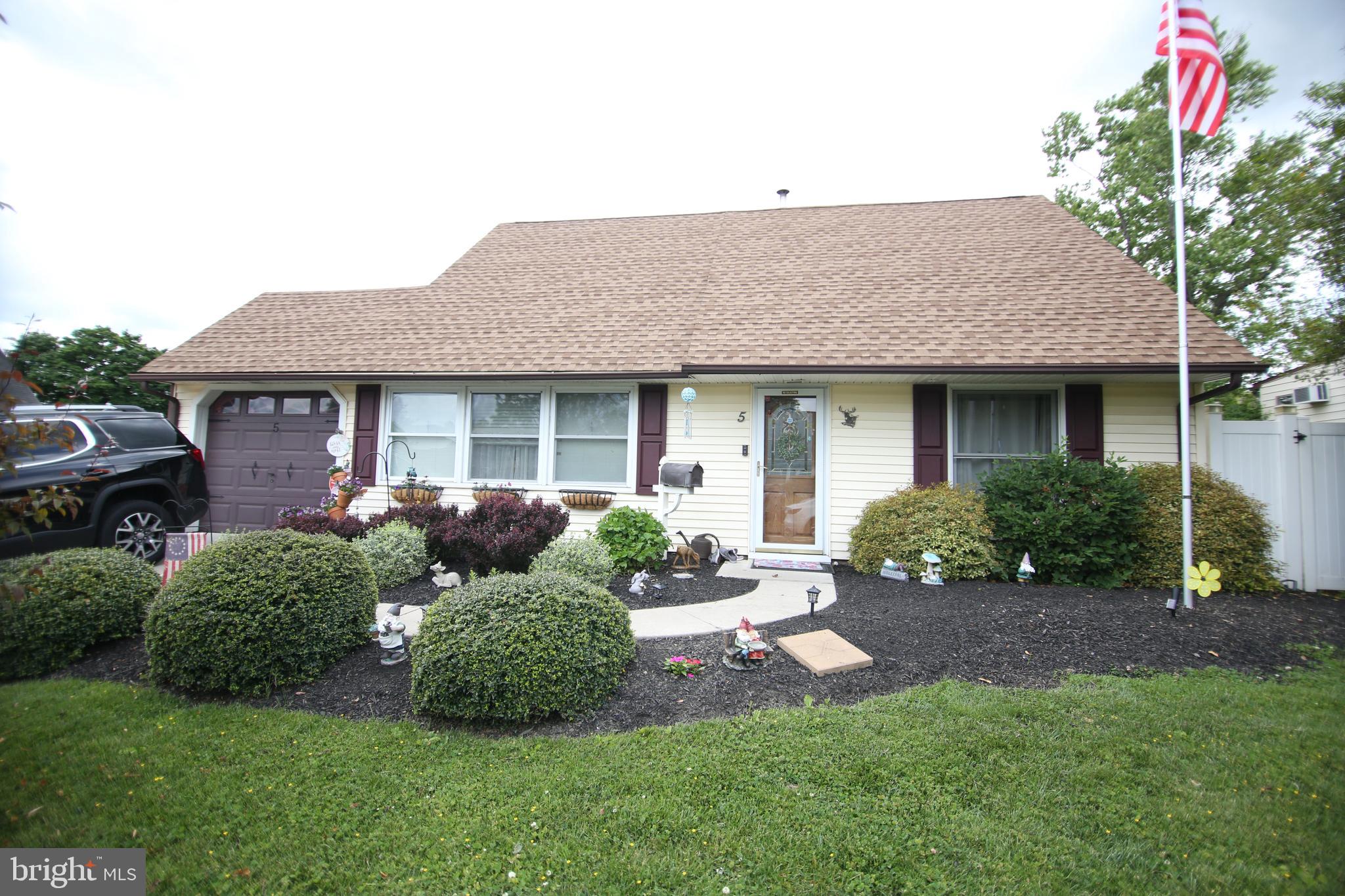 5 Circle Road Levittown, PA 19057 - Photo 2 of 27