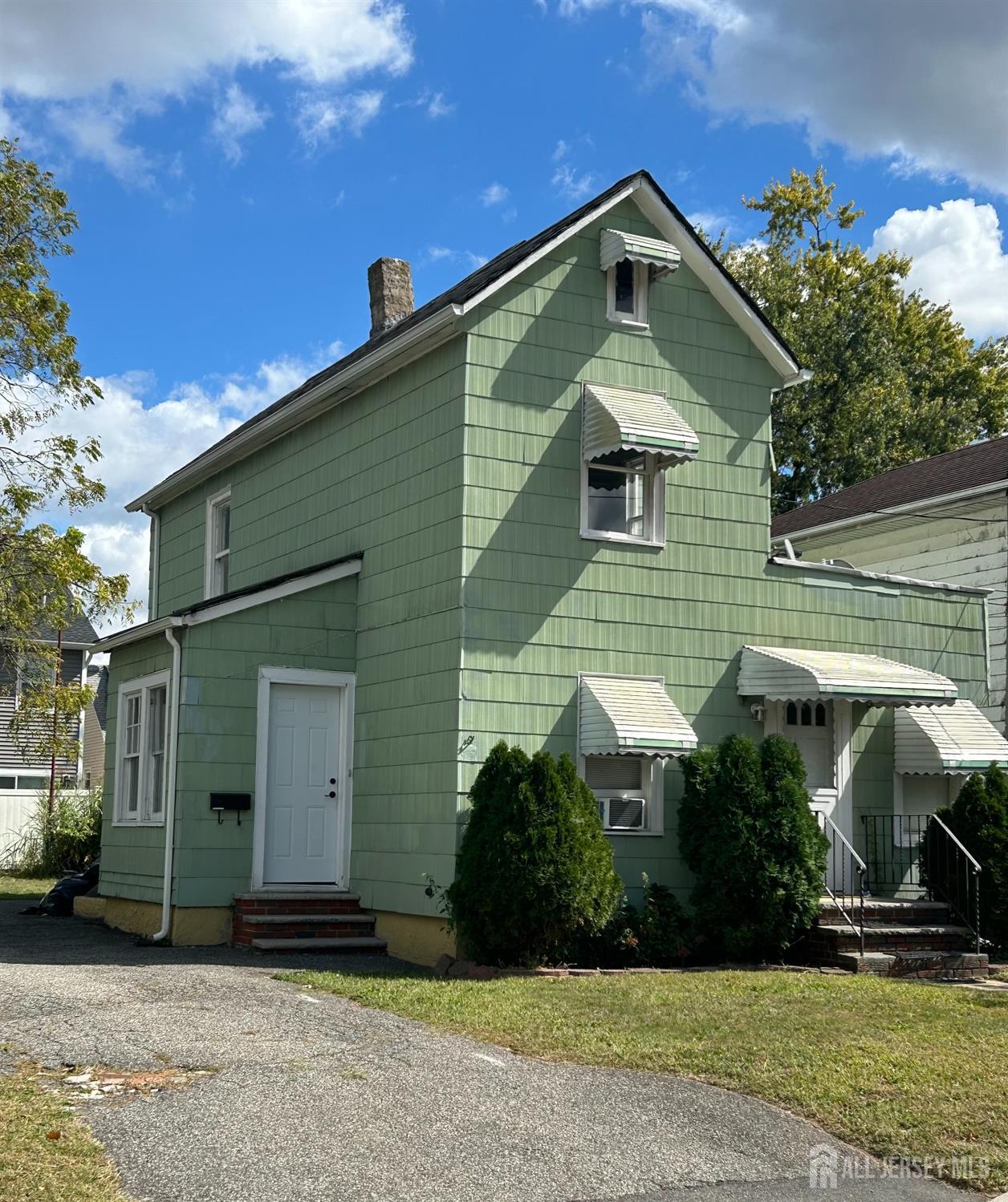 239 North 10th Street Kenilworth, NJ 07033 - Photo 2 of 8 a front view of a house with garage