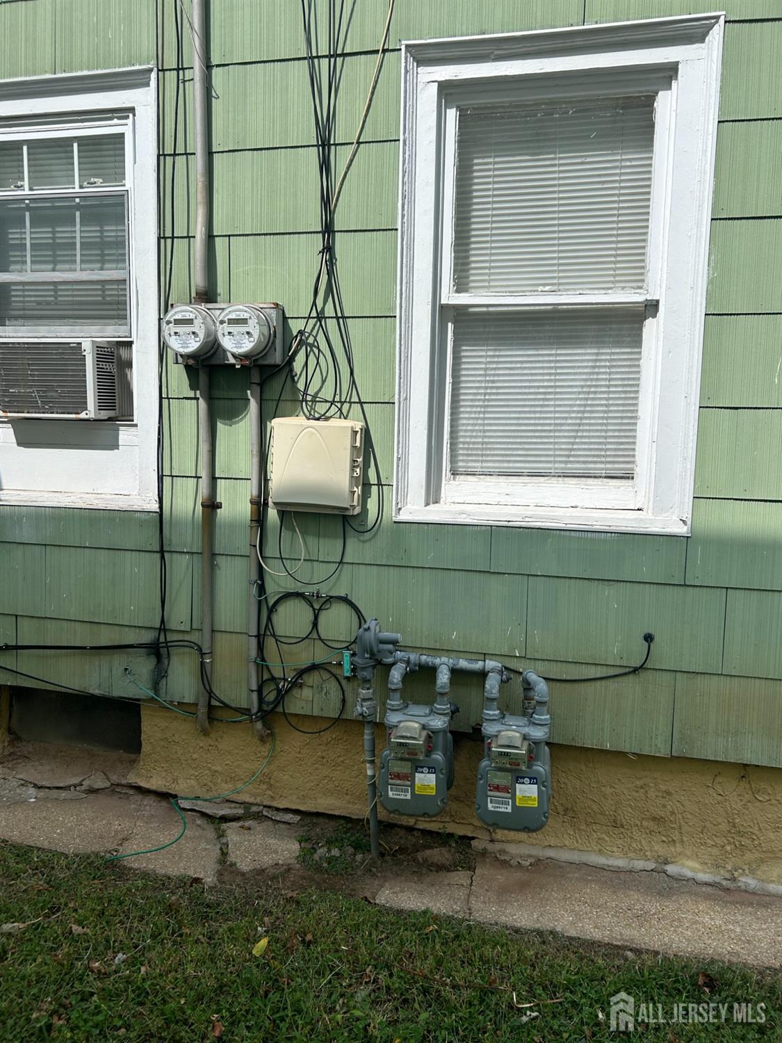 239 North 10th Street Kenilworth, NJ 07033 - Photo 8 of 8 a front view of a house