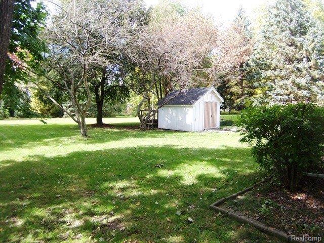 3463 McClure Road Troy, MI 48084 - Photo 4 of 18 Picturesque Three Quarter Acre L